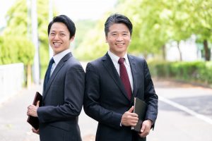 先輩と後輩社員